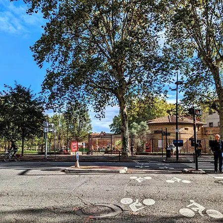 Grand Duplex - Parking Prive - Centre - Calme Apartment *