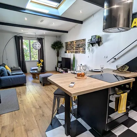 Grand Duplex - Parking Prive - Centre - Calme