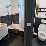 Duplex Calme En Centre-ville Avec Climatisation Et Parking Gratuit *